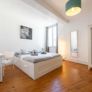 kasa-zambeze-spacieux-wifi.hotels-rhonealpes.com/